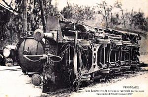 Perregaux - Locomotive renversee par les eaux - Catastrophe Oued Fergoug - 1927